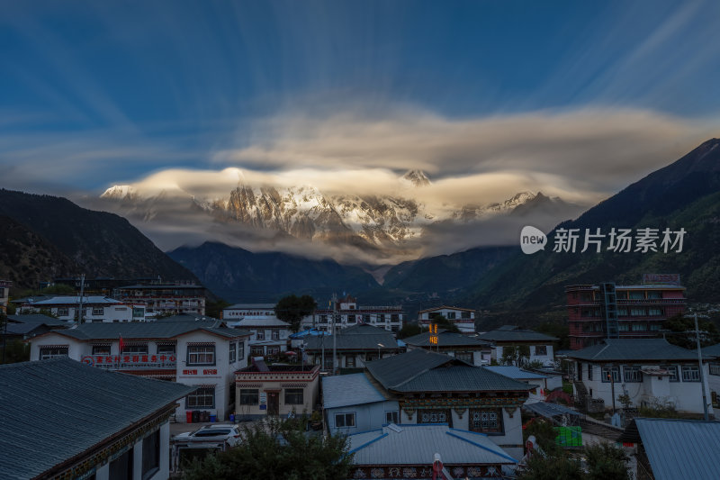 西藏林芝索松村南迦巴瓦峰雪山云海之巅