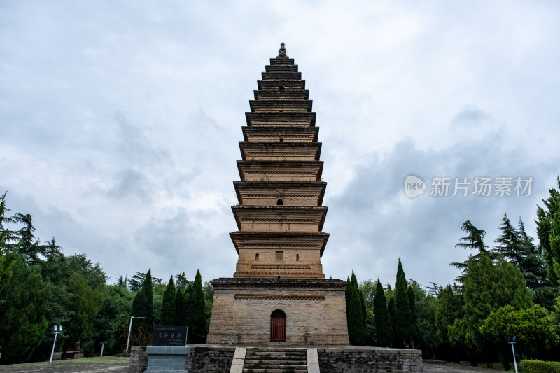 河南三门峡宝轮寺塔