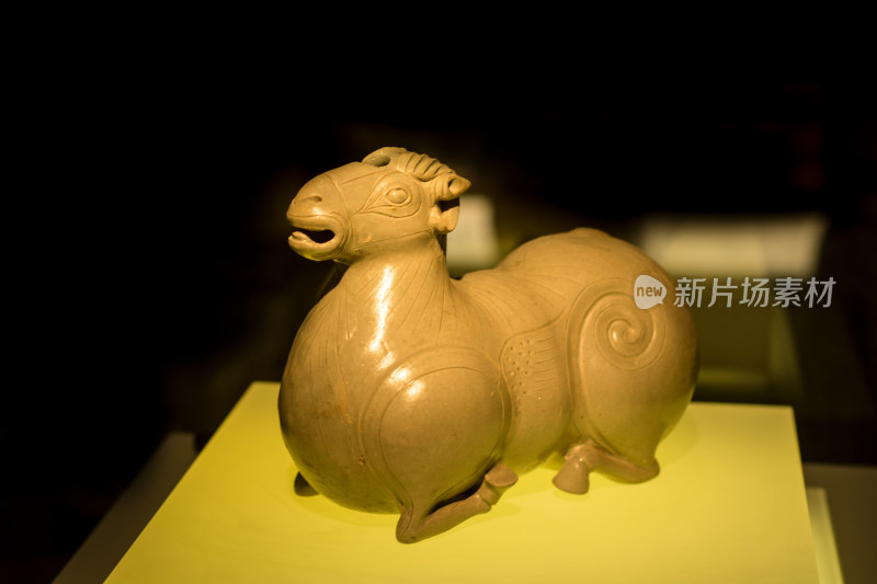 南京博物院镇馆之宝文物东晋青瓷羊形烛台