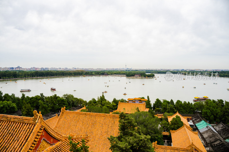 颐和园佛香阁古建筑屋顶昆明湖
