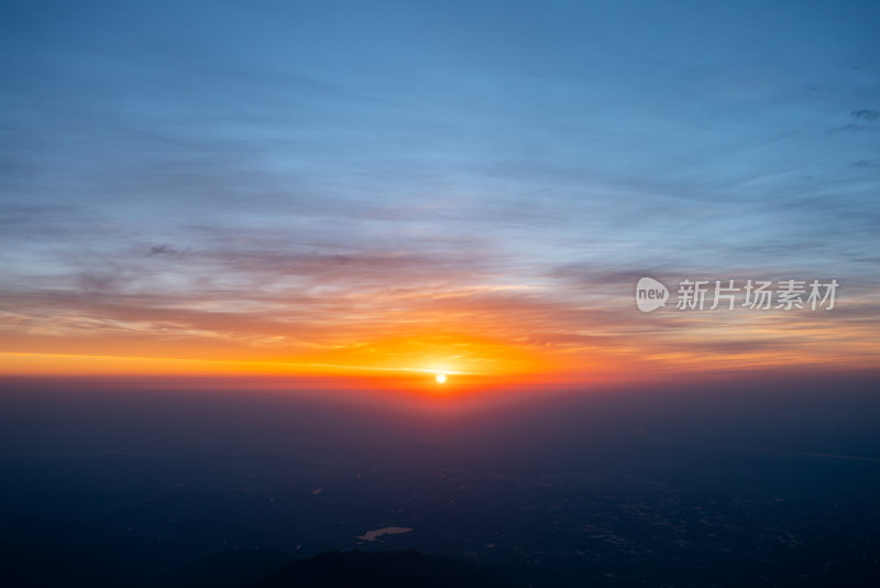 峨眉山日出风景