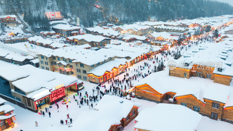 中国雪乡，雪夜里的童话小镇