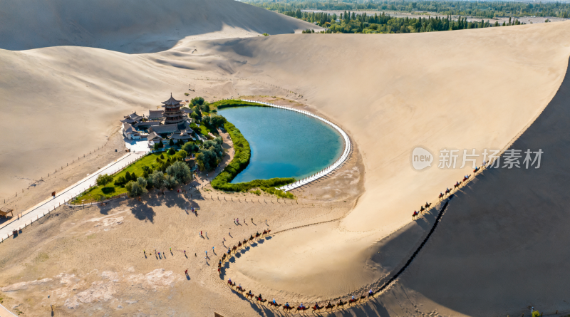 敦煌月牙泉沙漠景观