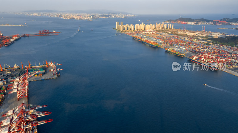 青岛港集装箱货运码头航拍经济贸易进出口