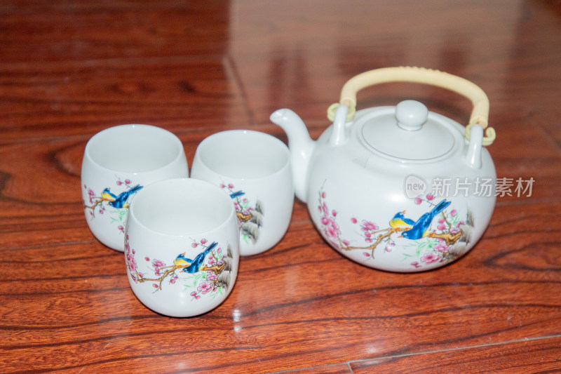 中式手绘花鸟茶具静物