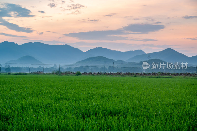 乡村高山田野日落晚霞田园风光