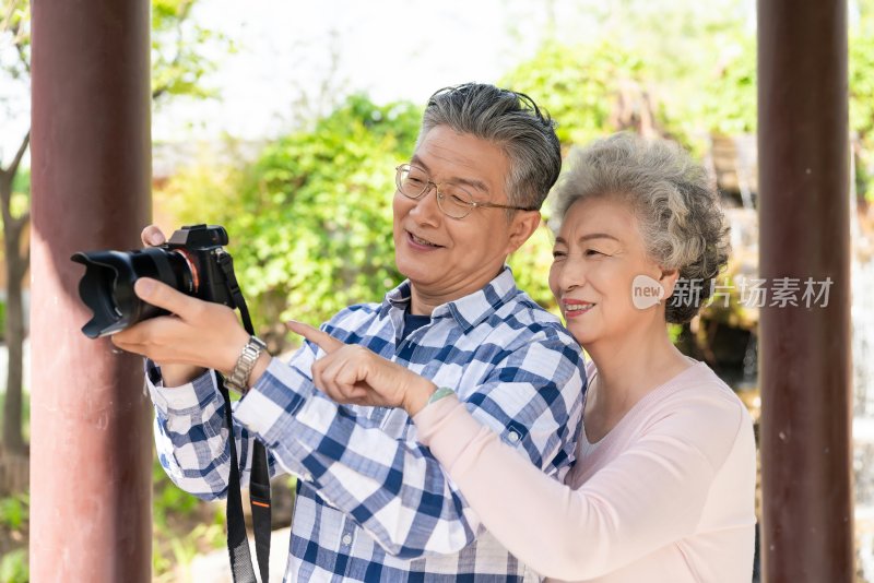 老年夫妻旅游