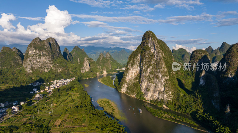 广西 桂林山水 漓江 九马画山黄布倒影