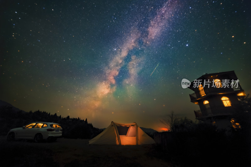 自驾游露营搭帐篷看星星银河流星