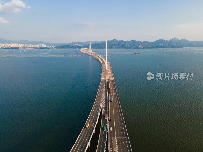 航拍广东深圳湾大桥夕阳风光 跨海大桥