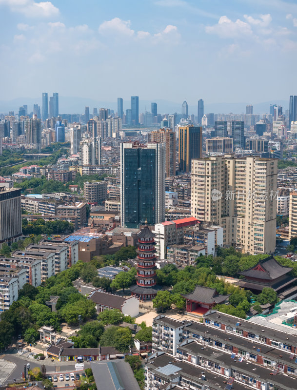 江西南昌市区绳金塔建筑群高空航拍