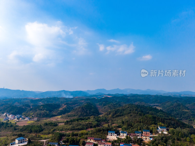 湖南山川丘陵农田乡村蓝天白云航拍图