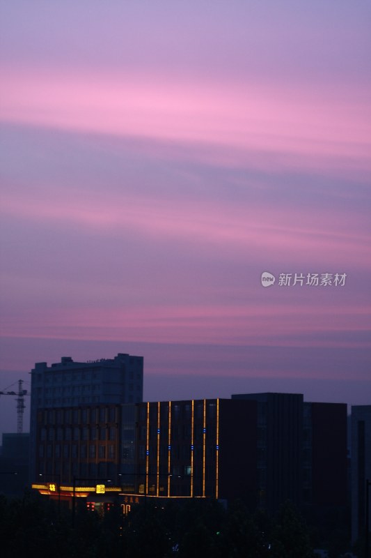 夕阳下的城市