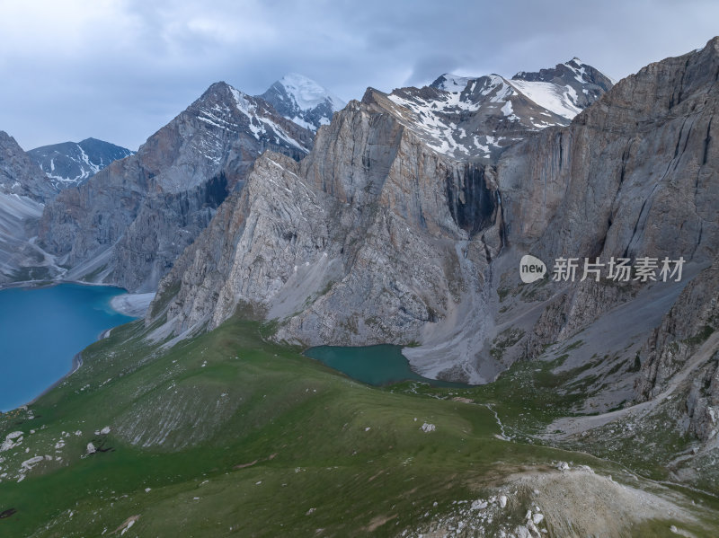 新疆北疆夏季乌孙古道天堂湖徒步高空航拍