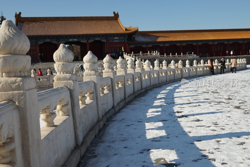 故宫雪景中式建筑与石栏杆