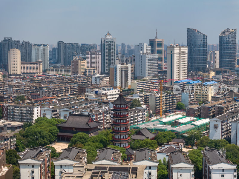 江西南昌市区绳金塔建筑群高空航拍