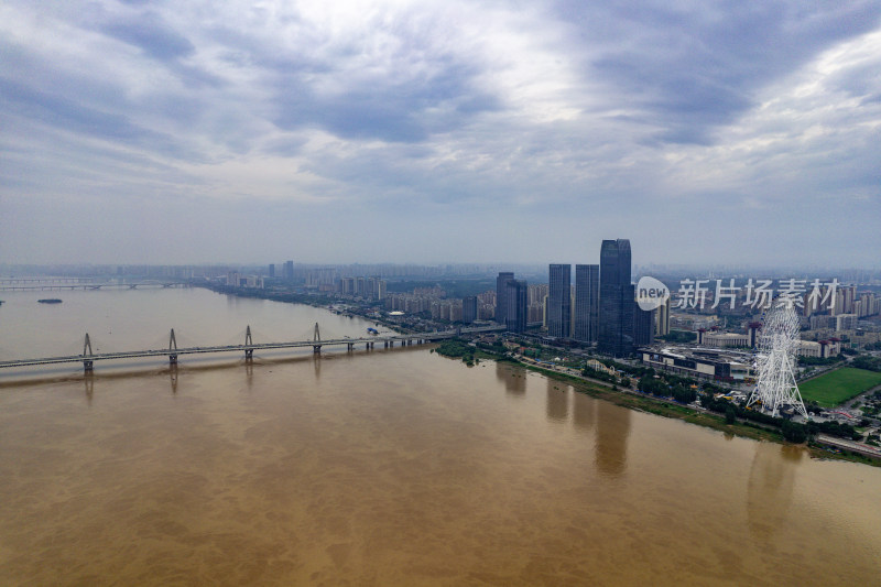 江西南昌朝阳大桥赣江两岸航拍图