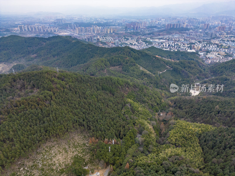 湖南湘西大山中的城市航拍摄影图