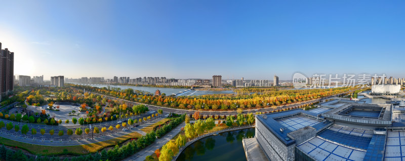 自然风景城市背景金色秋天河流建筑楼房