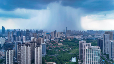 航拍湖北武汉城市暴雨来临乌云密布