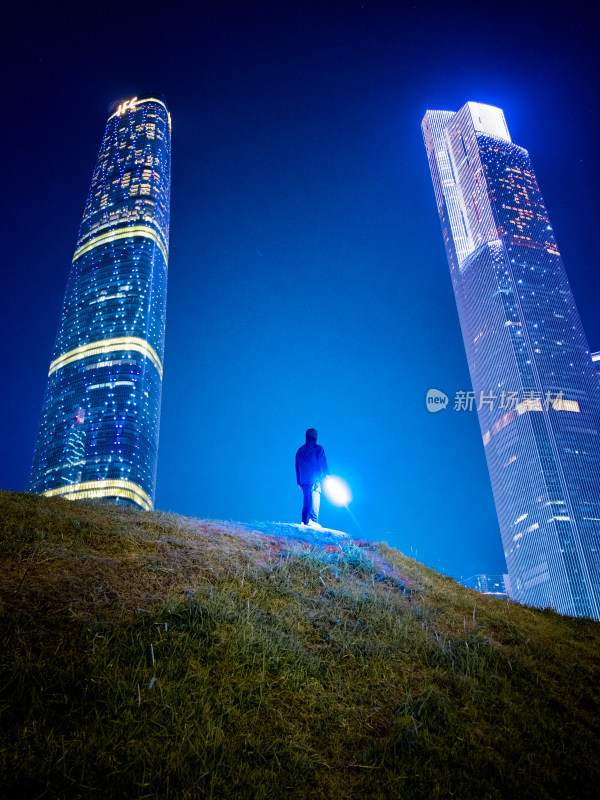 广州天河珠江新城城市夜景人物