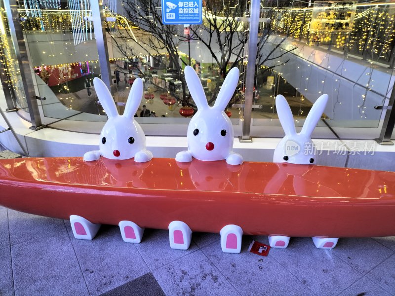 兔子凳子，三个兔子排排坐