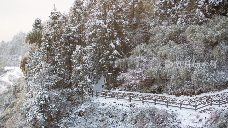 云和梯田周边雪后的风景