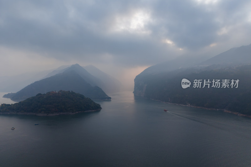 长江三峡奉节瞿塘峡清晨山水日出光影