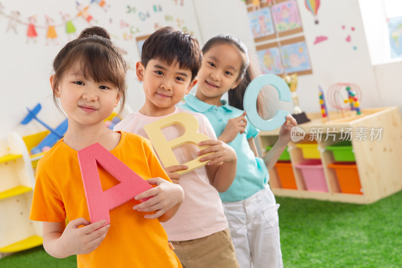 幼儿园小朋友学英文