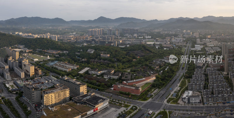 浙江杭州市钱塘江转塘板块晨曦航拍