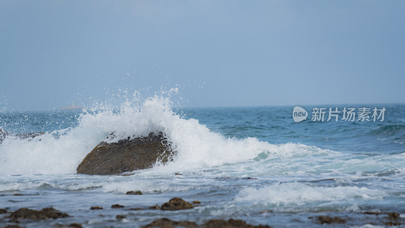 海浪翻涌