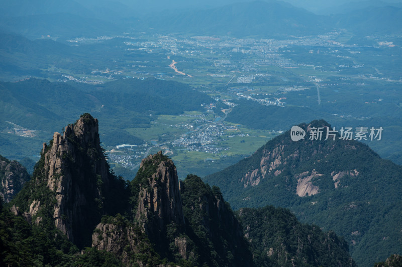 形态各异的山峰