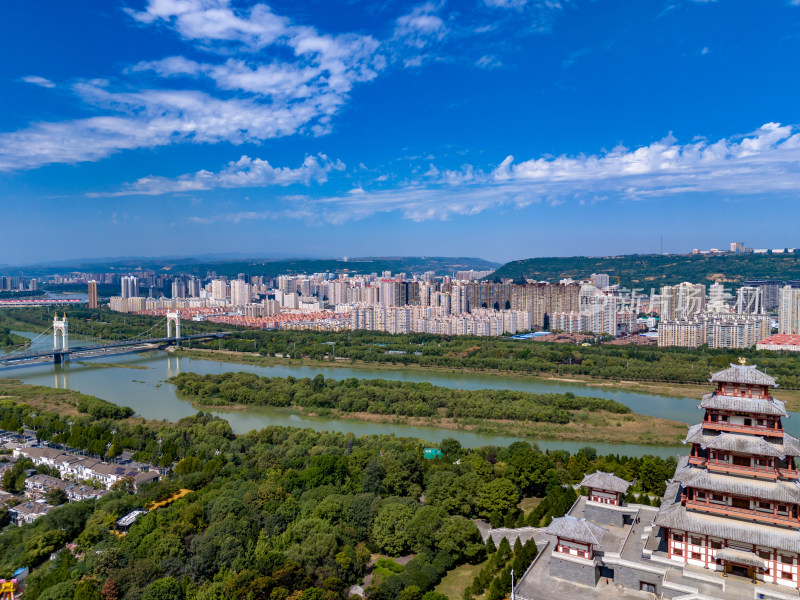 陕西宝鸡城市蓝天白云航拍图