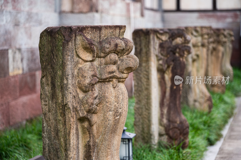 重庆巴蜀古代建筑博物馆清代狮首含足转角石