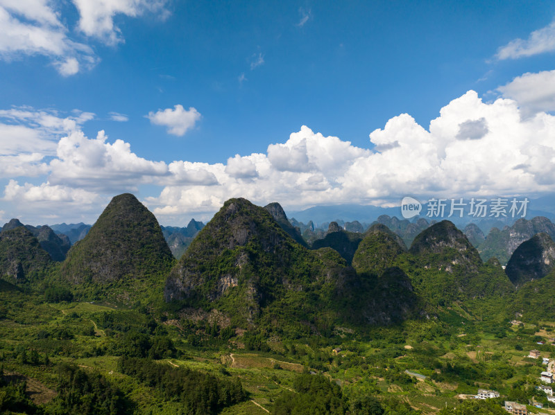 广西桂林山水 蓝天白云 美丽中国