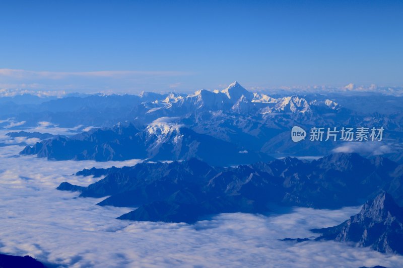 飞机进藏航拍的雪山群