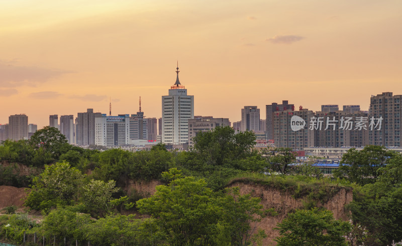 陕西渭南，夕阳下的城市风光