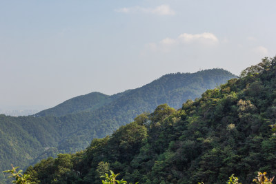 杭州北高峰俯瞰杭州城市的壮阔全景风光