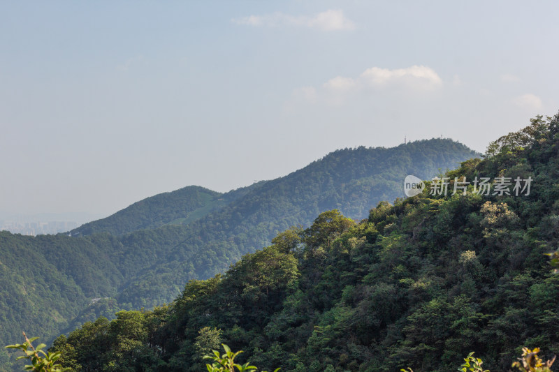 杭州北高峰俯瞰杭州城市的壮阔全景风光