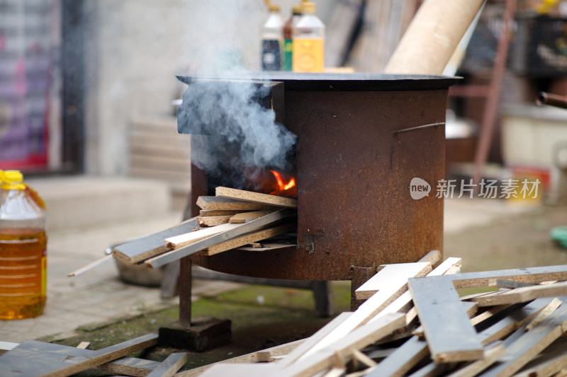 农村柴火地锅做饭