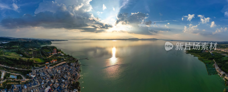 航拍夕阳下的滇池和海晏村全景图