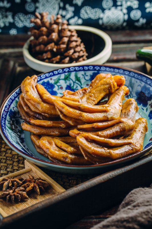 卤鸭爪美食