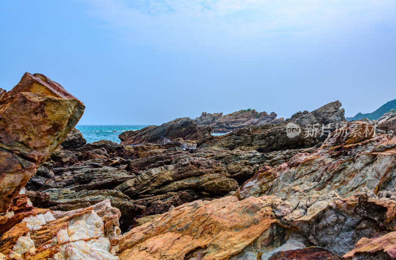 深圳大鹏半岛东西涌海岸线穿越海岸礁石海景