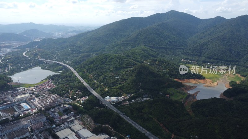 航拍广东省东莞市清溪镇蓝天白云城市风光