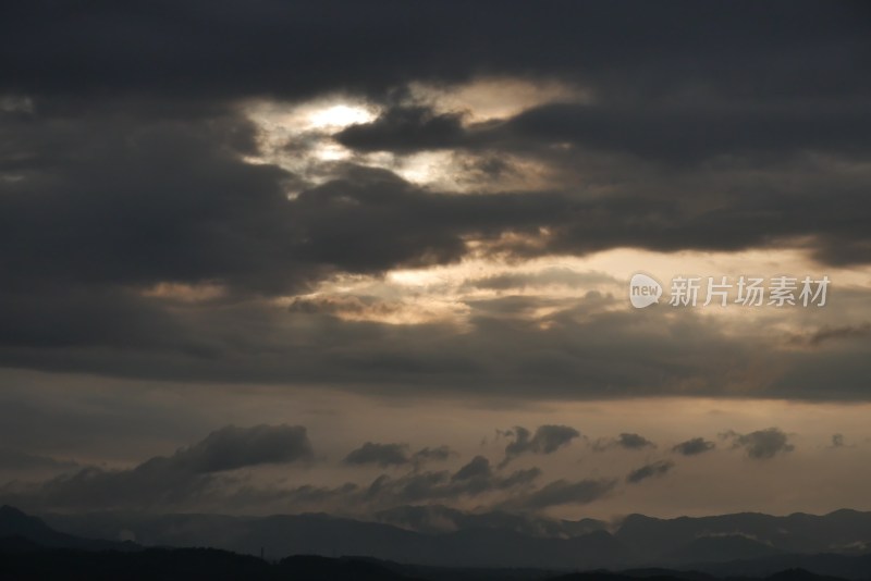 丹霞山大山里的天空