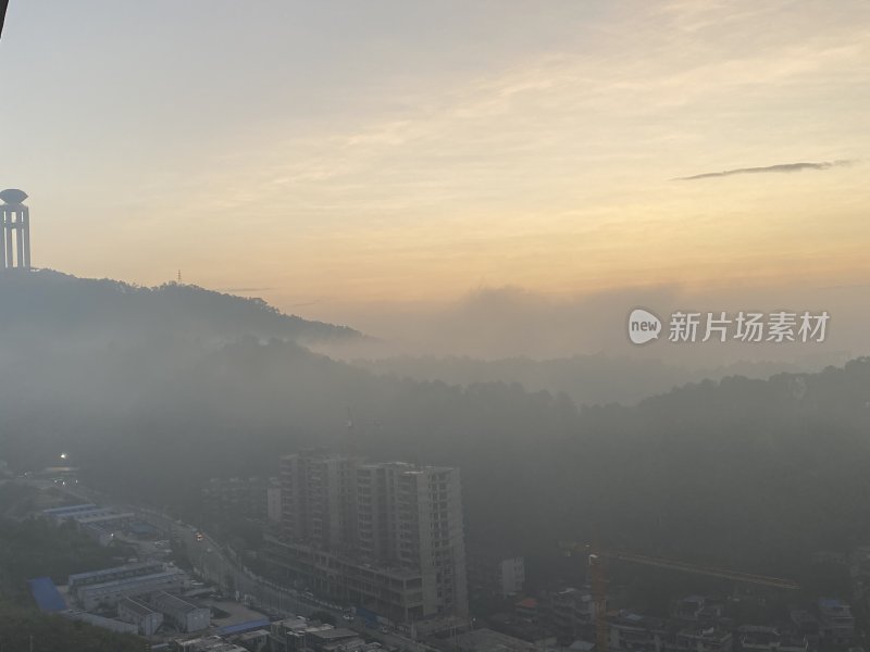 广西梧州明珠塔日出和云海