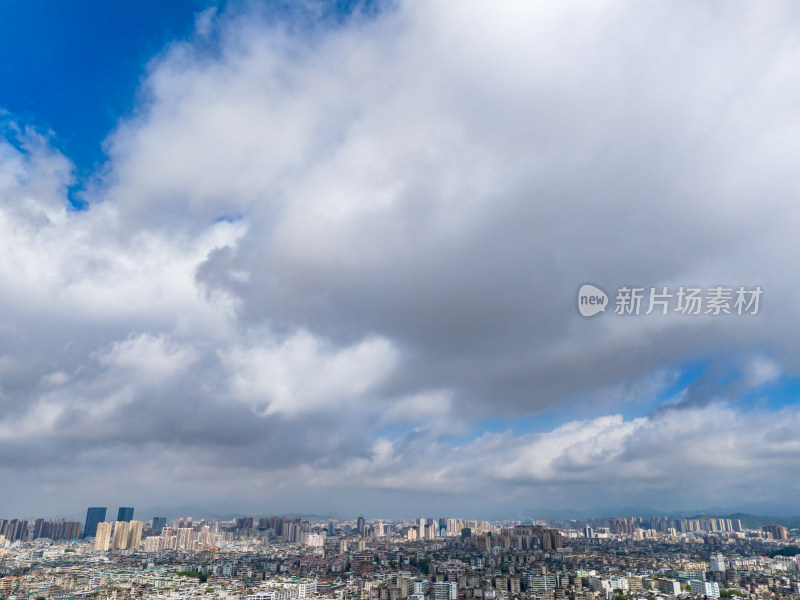 潮州城市风光蓝天白云航拍图