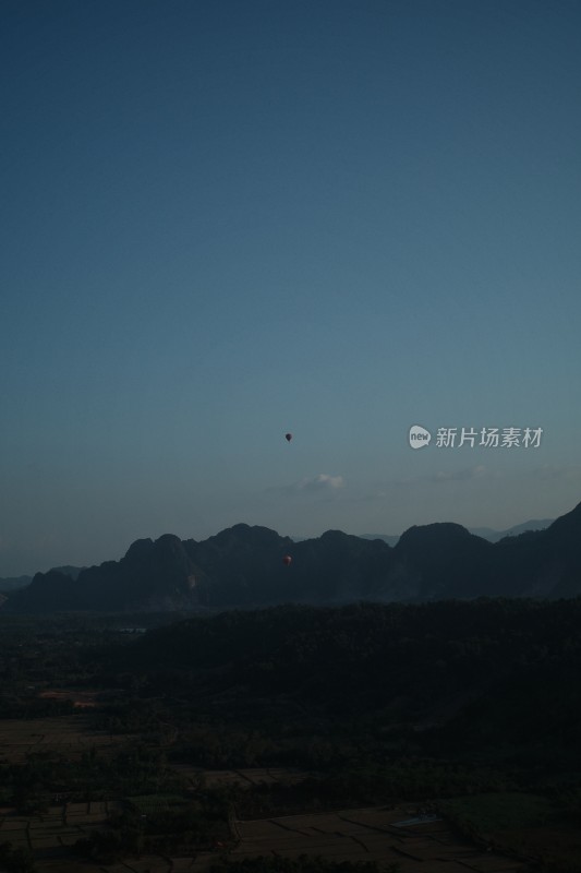 老挝万荣山地田野俯瞰风景