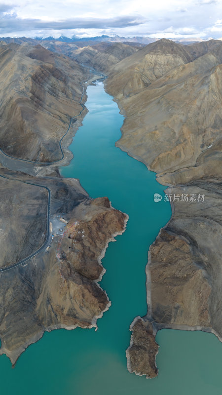 西藏日喀则满拉水库雪山湖泊高空航拍