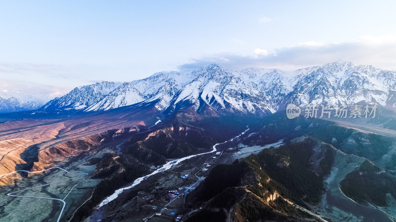 中国祁连山冬季雪景航拍